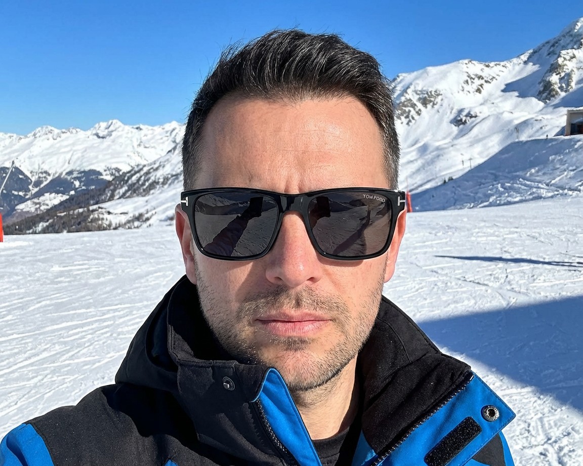 Tom Ford FT1205 01A 55-17 Noir  vue de c&ocirc;t&eacute;